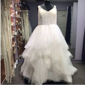 Lia Mia  - Style MB1091 - Size 24 - Ivory